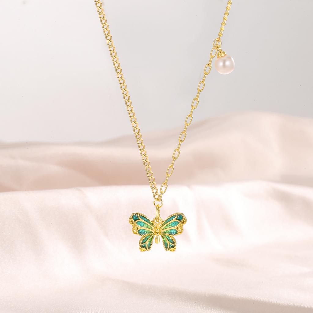 Butterfly Necklace for Women's New Palace Style Niche Design Temperament Light Luxury Pearl Collarbone Chain