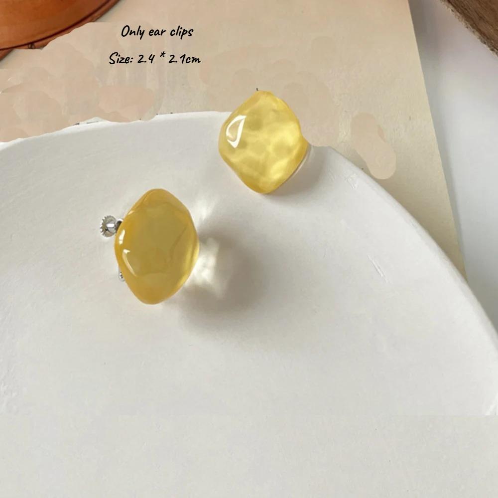 a pair French Drum Shaped Sugar Earrings Without Ear Holes Women's Water Ripple Resin Jelly Versatile Daily Spiral Ear Clip