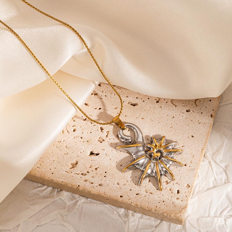 Luxury Heart Flower Stainless Steel Clavicle Necklace