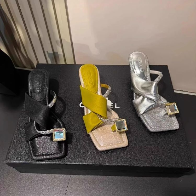 Square head rhinestone toe thick heel cool slippers outer wear 2025 new item extraordinary French temperament word silver sandals women