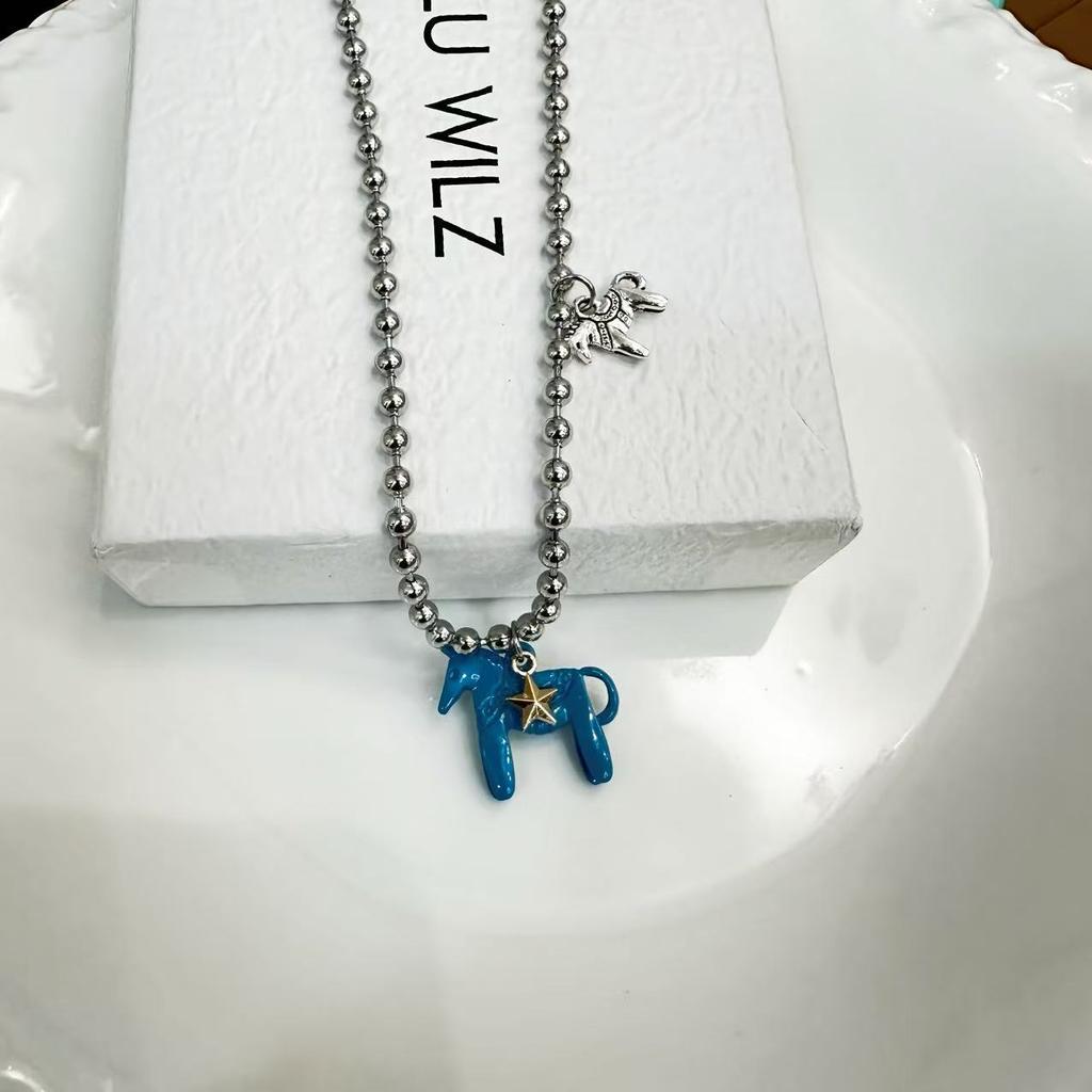 Colliers pendentifs LATS Couleur Blanc Noir Vert Bleu Rose Émail Cheval Colt Chaîne de Perles en Alliage Plaqué Argent Chokers
