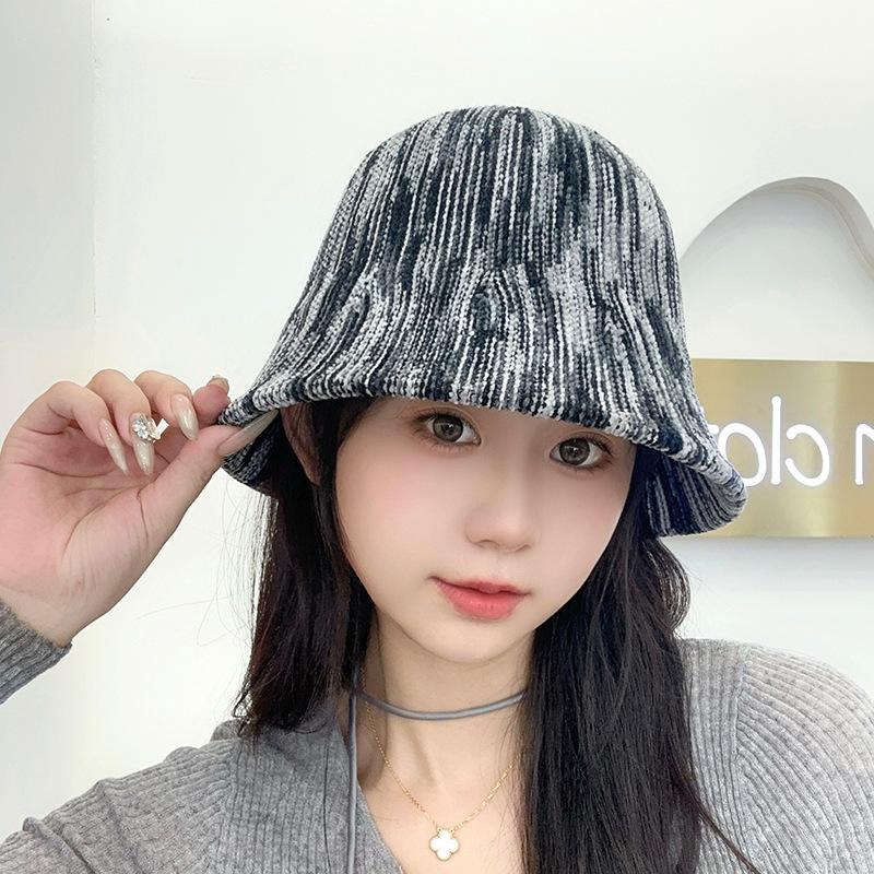Autumn and Winter New Versatile Bucket Hat Outdoor Cold Ear Protection Basin Hat Student Fashion Face Small Plaid Bucket Hat