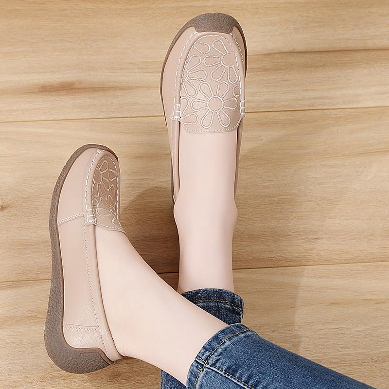 Women Black Moccasins Driving Shoes Flats Casual Nurse Shoes Loafers Maternity Flower Embroidery Office Shoes Large Size