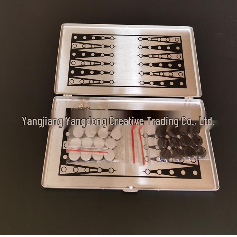 Tragbares faltbares magnetisches Schach-, Dame- und Backgammon-Set für Kinder und Studenten