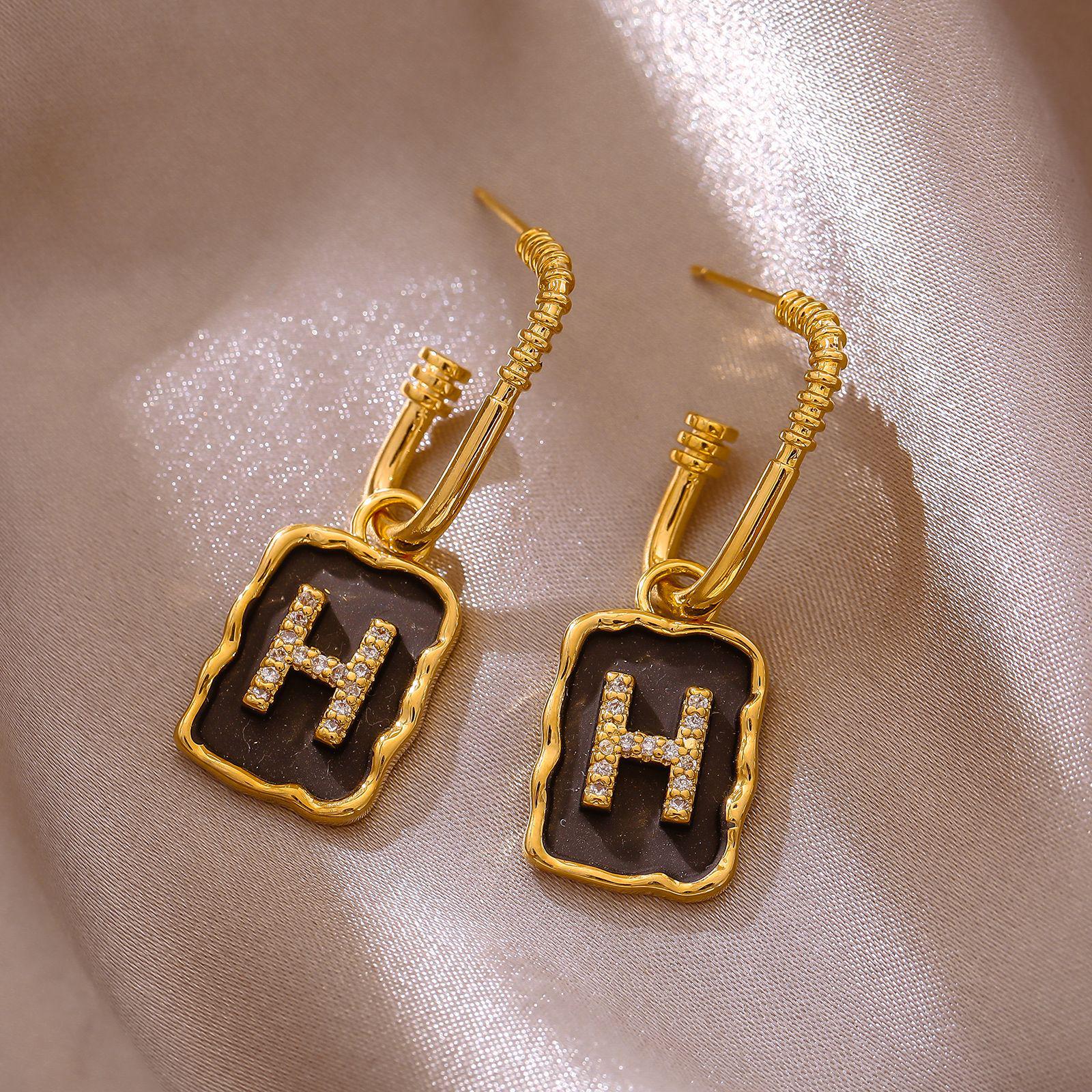 

Ретро корейские серьги-пусеты в стиле Хепберн - Модный тренд для женщин 14k