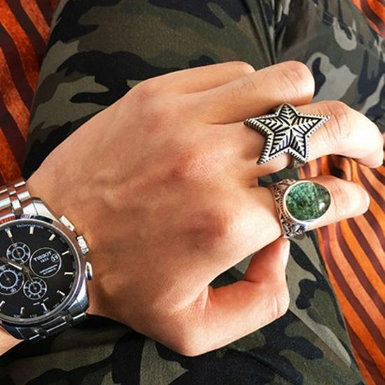 

Трендовое кольцо-звезда, вдохновленное Шоном Юэ и Ван Ибо - Унисекс парные украшения Antique Silver (Size 6)