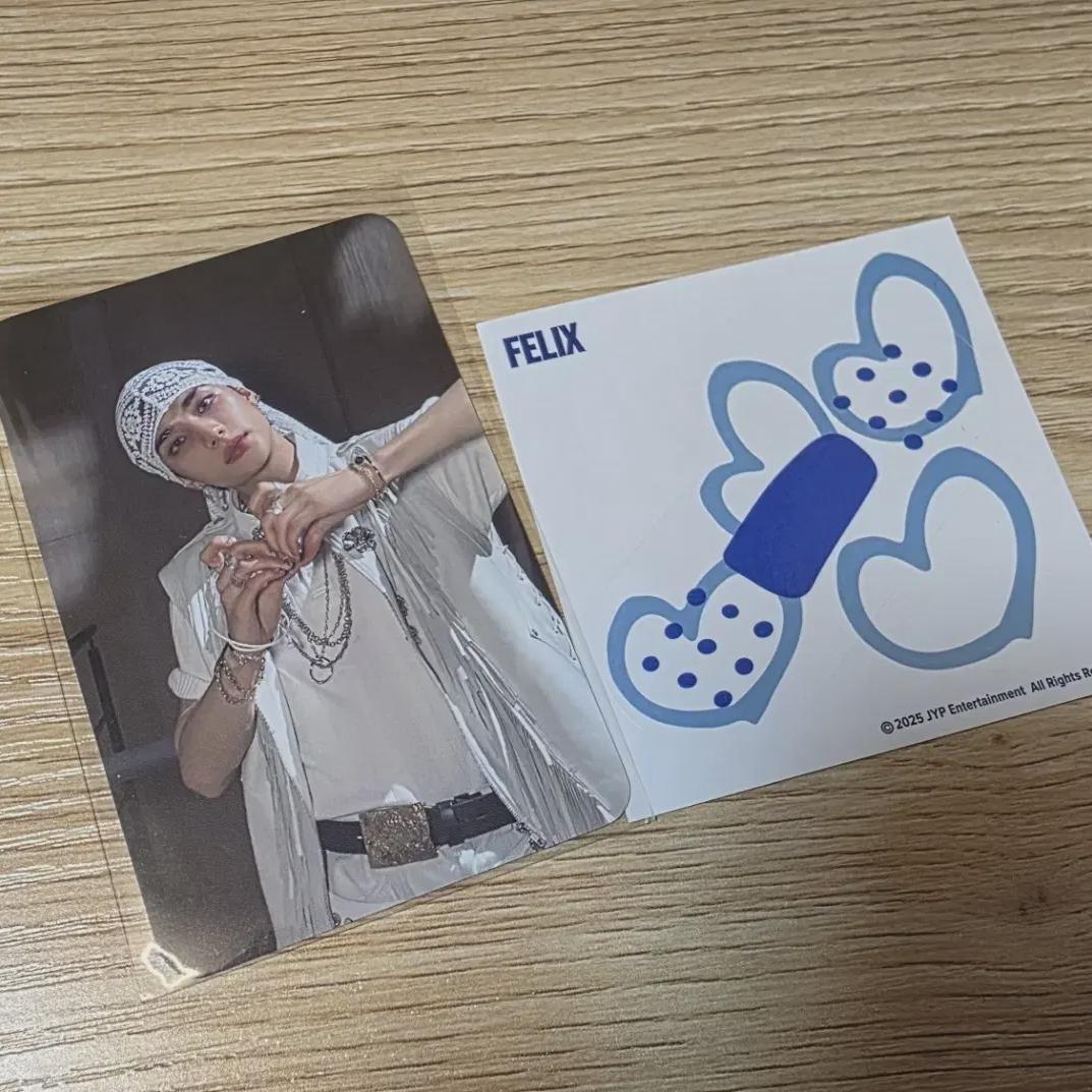 

Straykids Карма Поп-ап Магазин Q R Foca