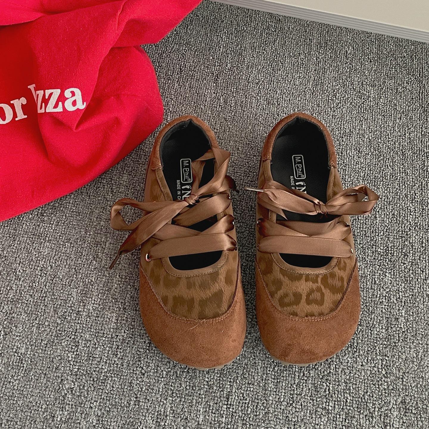 

Silver retro ballet style light mouth flat-soled single shoes women s summer 2025 new models with skirts versatile sports Mary Jane shoes 35 цветной печати леопарда