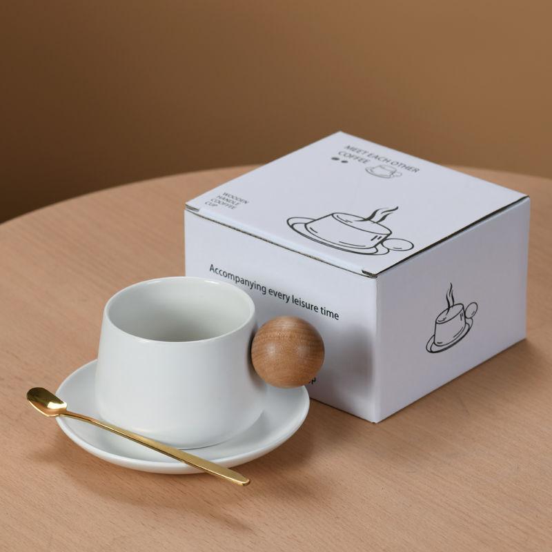 

Круглая деревянная керамическая кофейная чашка с блюдцем Современная чашка для десерта для послеобеденного чая Изысканная парная кружка Офисная кружка Домашнее украшение. 201-300ml