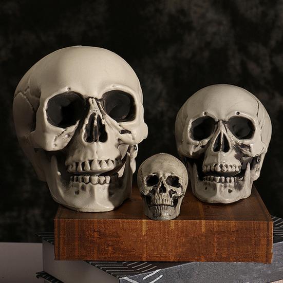 Halloween Skull Head Decor Plastic Realistic Human Skull Figurine for Graveyard Scene Haunted House Bar Home Table Decorations