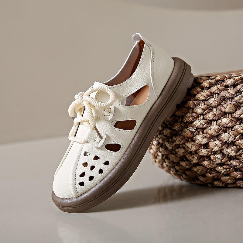 Spring and Summer New Retro Hollow Sandals Female Korean Version of The Big Yards of Casual Students Strap