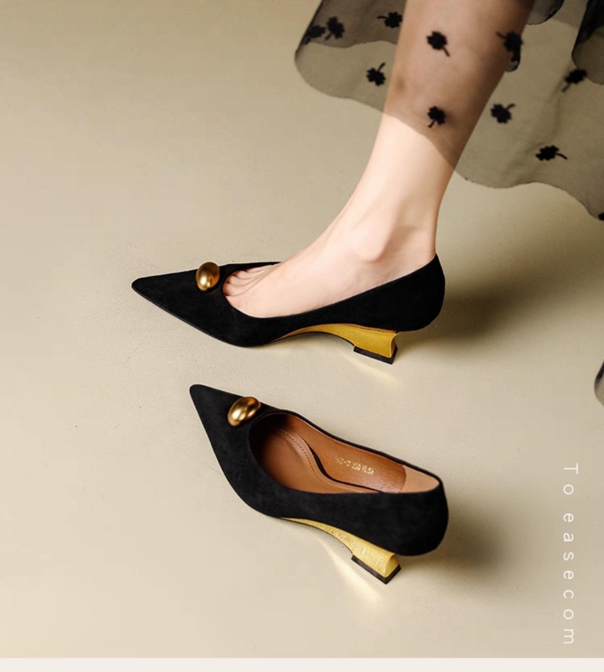 

Французские ретро замшевые туфли-лодочки на высоком каблуке, женские 2025 новые, с маленьким золотым бобом, на шпильке, с мягкой подошвой, профессиональная рабочая обувь, туфли-лодочки 35 чёрный