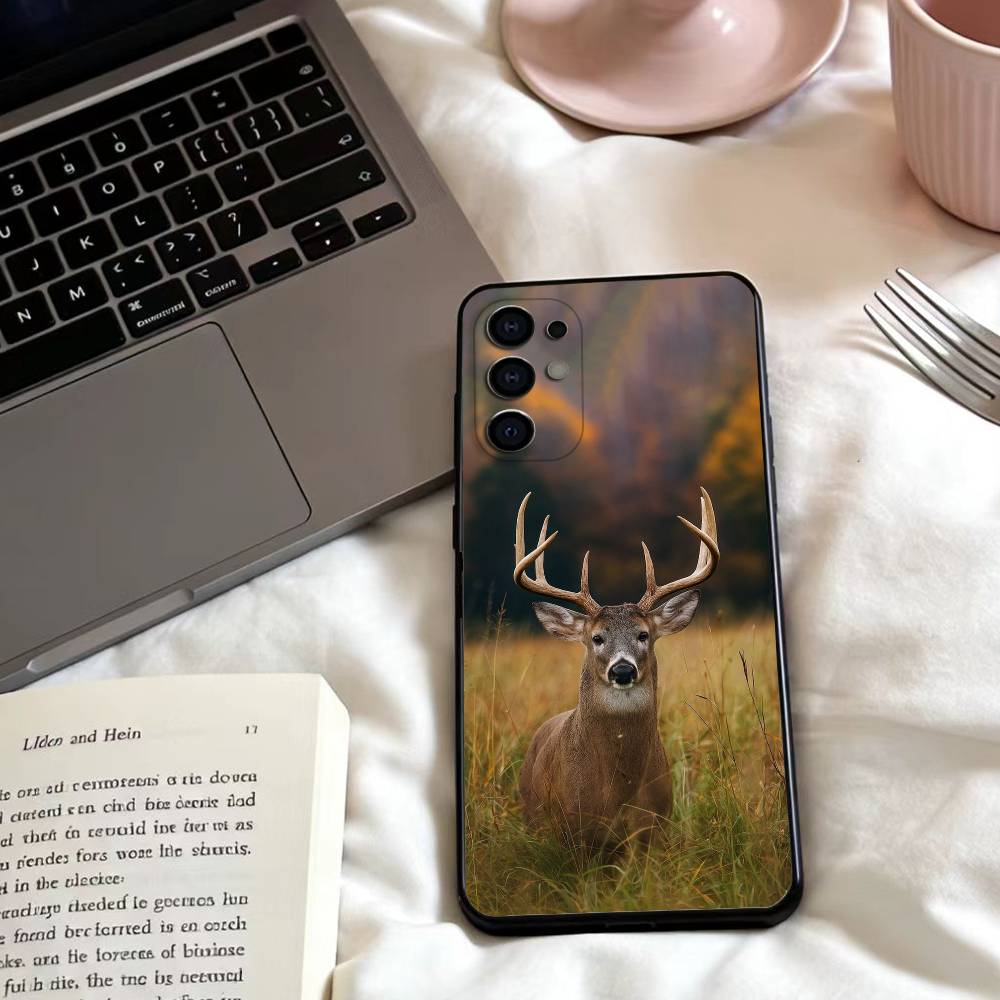 Deer Hunting Phone Case For Samsung S25,24,23,22,30,21,10,9,Ultra,Plus,Lite,FE,4,5 G Soft Black Case