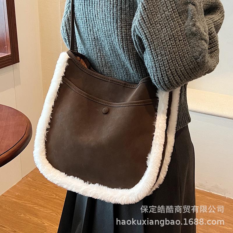 Women's autumn and winter bags 2025 new lamb wool bags retro plush messenger bags niche fluffy shoulder bags