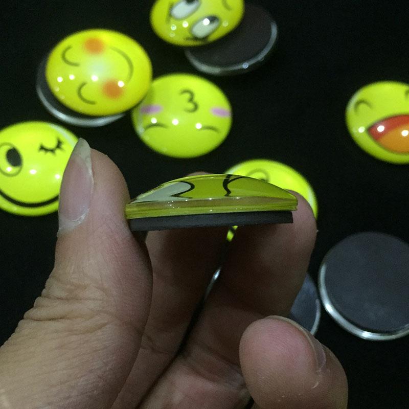 5/10 stücke Zufällige Design Verschiedene Lächeln Weinen Ausdruck Niedlichen Gesicht Kühlschrank Magnete DIY Home Decor Zubehör Aufkleber