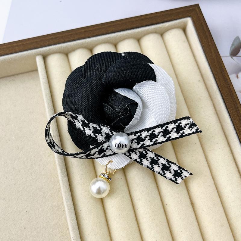 

Retro Cloth Fabric Bow Black White Camellia Flower Brooches Lapel Pins For Women Shirt Badge Accessories