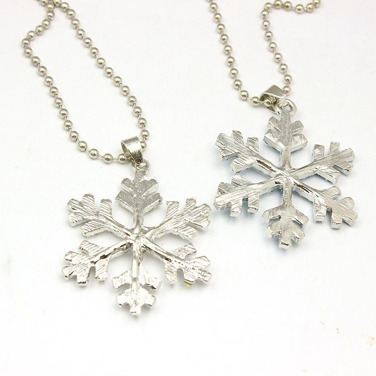 Frozen Snowflake Pendant Necklace With Crystal Finish For Travel And Holiday