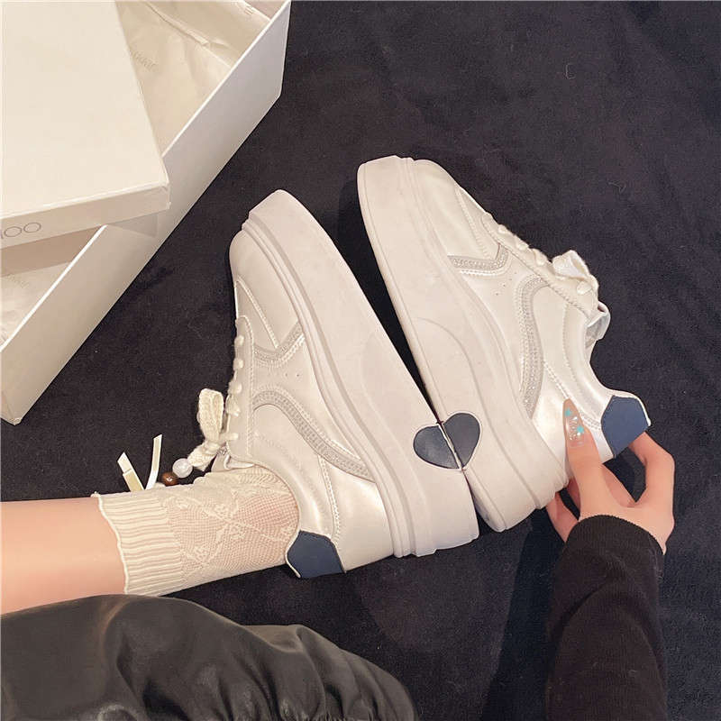 Platform white shoes women's 2025 autumn new popular small height increase fashionable versatile student sports and leisure shoes