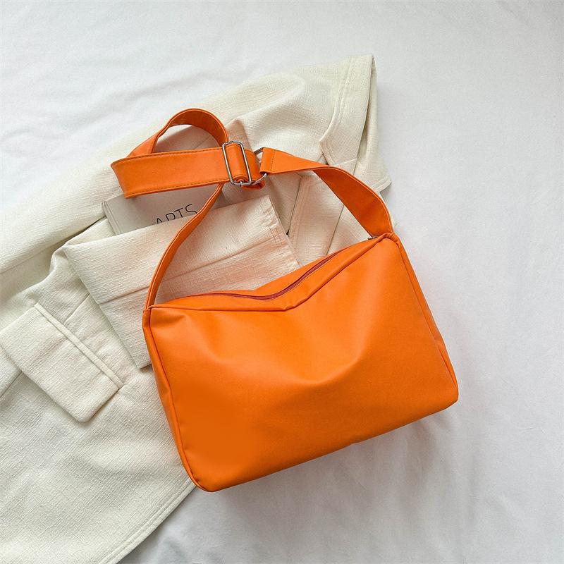 Large Capacity Bag 2025 New Bag Women's Fashion Simple Commuter Bag Messenger Bag Feeling One Shoulder Portable Tote Bag