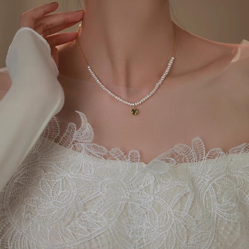 

Small Particle Flat Abacus, Freshwater Pearl Necklace, Emerald Square Zircon Pendant, Neck Chain, Red Diamond Collarbone Chain.