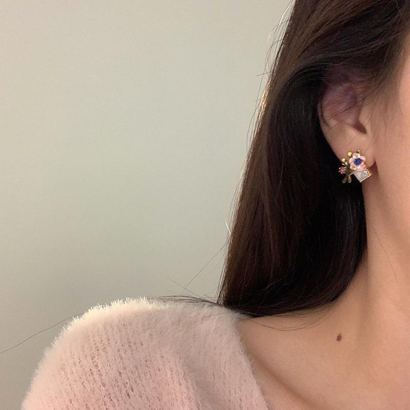 Süßer Glanz Silbernadel Asymmetrische Diamant-Blumen-Ohrringe