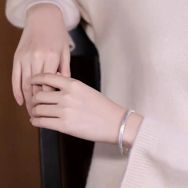 New Xiangyun retro push-pull simple fashion female youthful temperament solid matte bracelet for girlfriend and mother gift