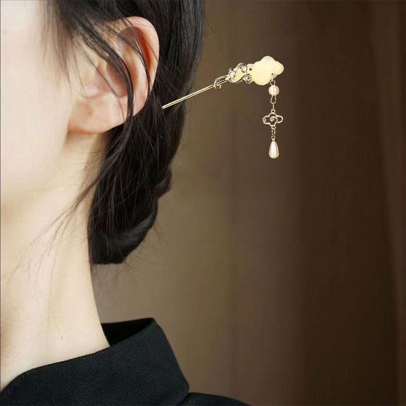 Diamantbesetzte Haarnadel mit Lotusquaste: Eleganter chinesischer Stil mit Perlenblumen- und Friedensschloss-Design, perfekt für Frauen.