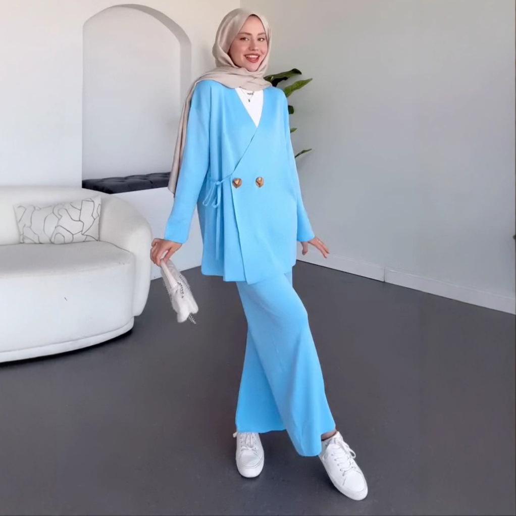 Autumn 2025 European & American Women's Commuting Coat & Sleeveless Top with Pants Two-piece Set