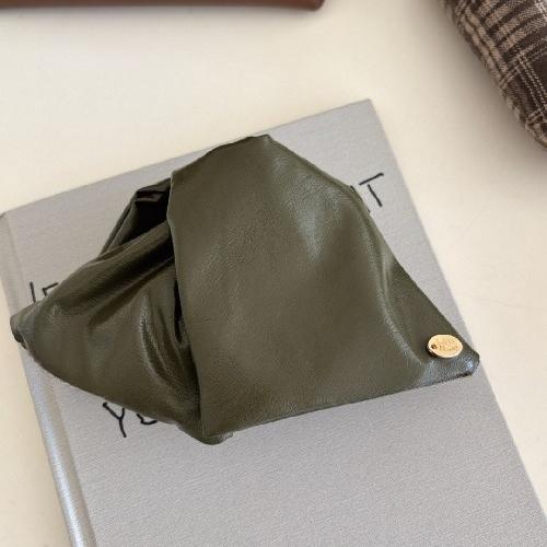 Solid Color Gold Standard Leather Triangle Clip Female 2025 New High-end Sense of Temperament Shark Clip Hair Accessories on The Back of The Head
