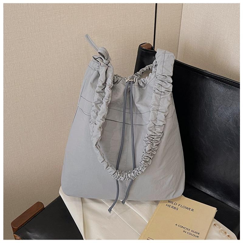 Large capacity drawstring bag niche tote bag summer new personalized leisure shoulder messenger commuter bag