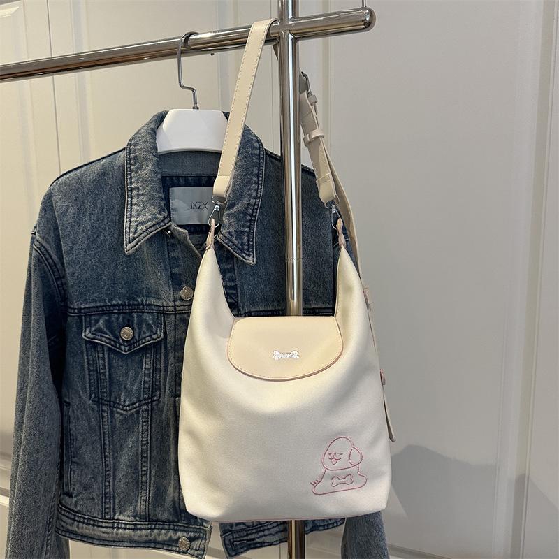 

Сумка-тоут Line Friends легкая, большой вместимости - Коллекция Осень/Зима 2025, Идеально подходит для поездок на работу и путешествий белый