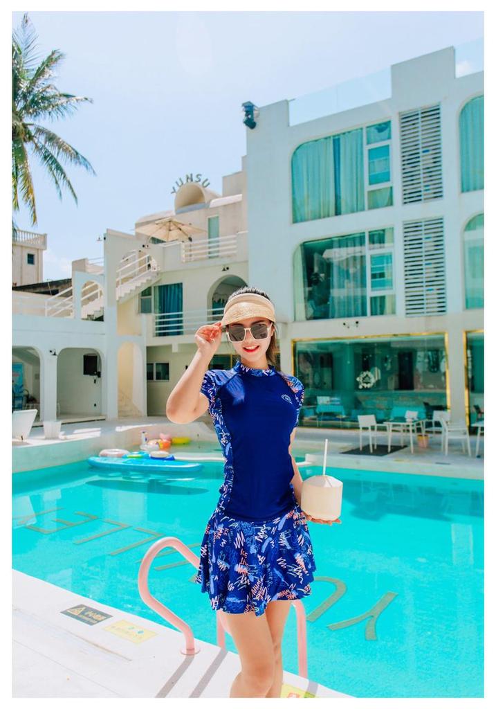 Women's Short-Sleeve Two-Piece Swimsuit: Slimming, Tummy-Covering; Ideal for Swimming, Hot Springs, Beach, or Surfing.