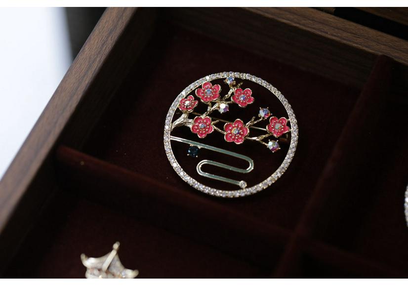 Bo Xin Yun Plum Blossom Hanfu Brooch: Elegant Chinese Round Fan Design for Women