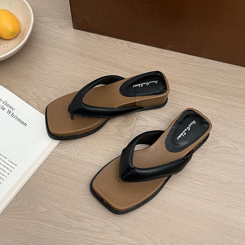 Slope heel flip-flops women's summer outer wear 2025 new holiday style silver beach shoes square head pinch foot cool slippers