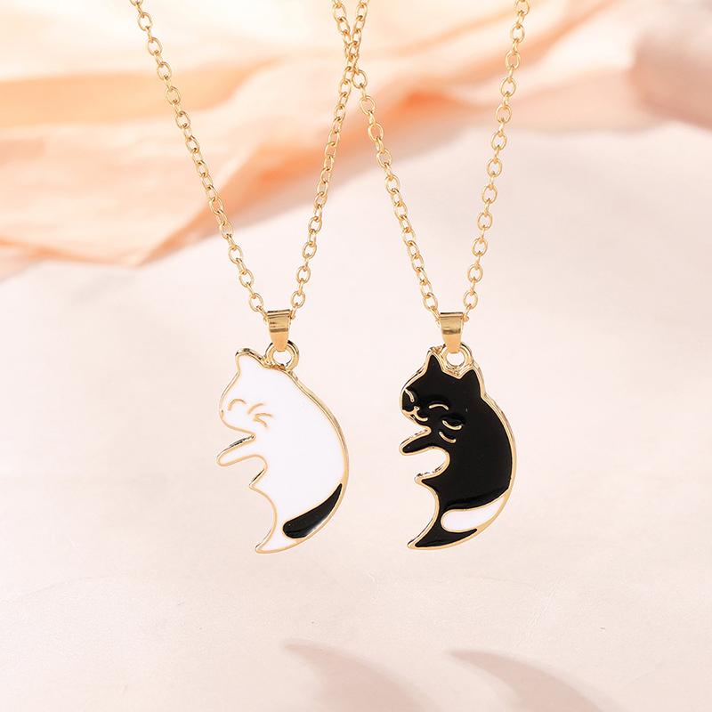 Hug Cute Pet Cat Pendant Necklace Women Girls  Trendy Jewelry Couple Gift Friendship Necklace