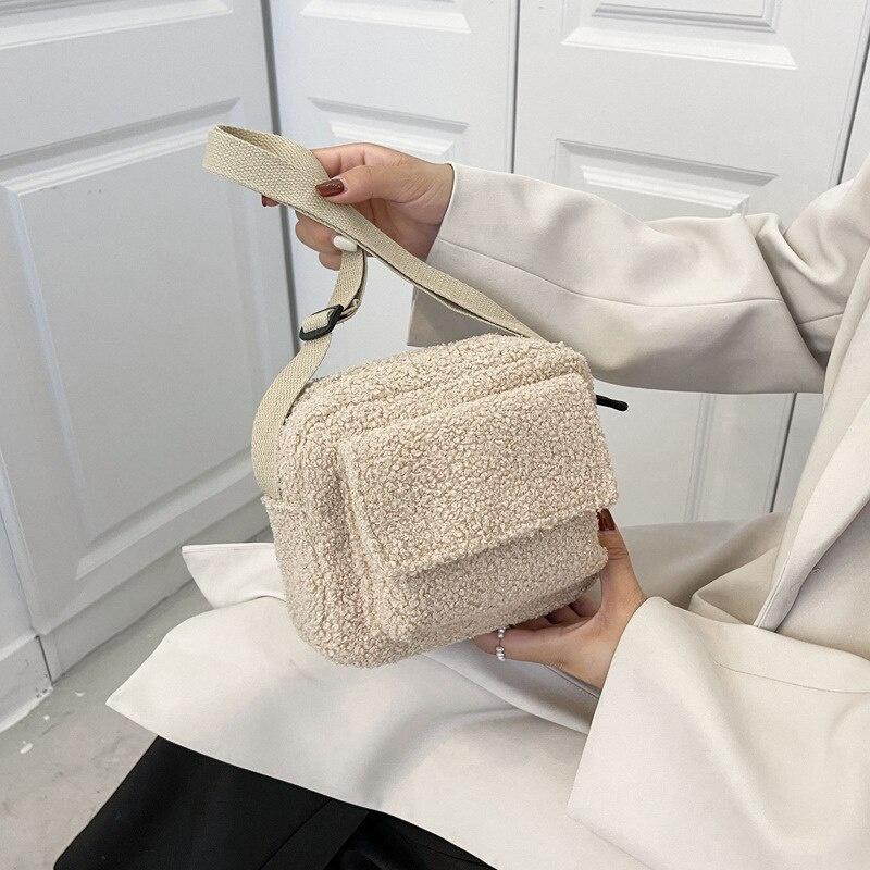 2022 New Plush Fabric Women's Shoulder Crossbody Bag Small Fashion Lambs Wool Fluffy Fur Winter Female Bag Designer Handbags