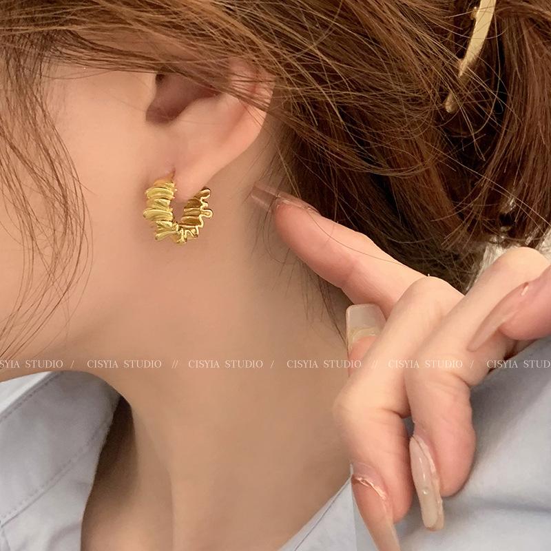 Irregular Gold Retro Earrings for Women – Elegant, Light Luxury Niche Design Ear Studs