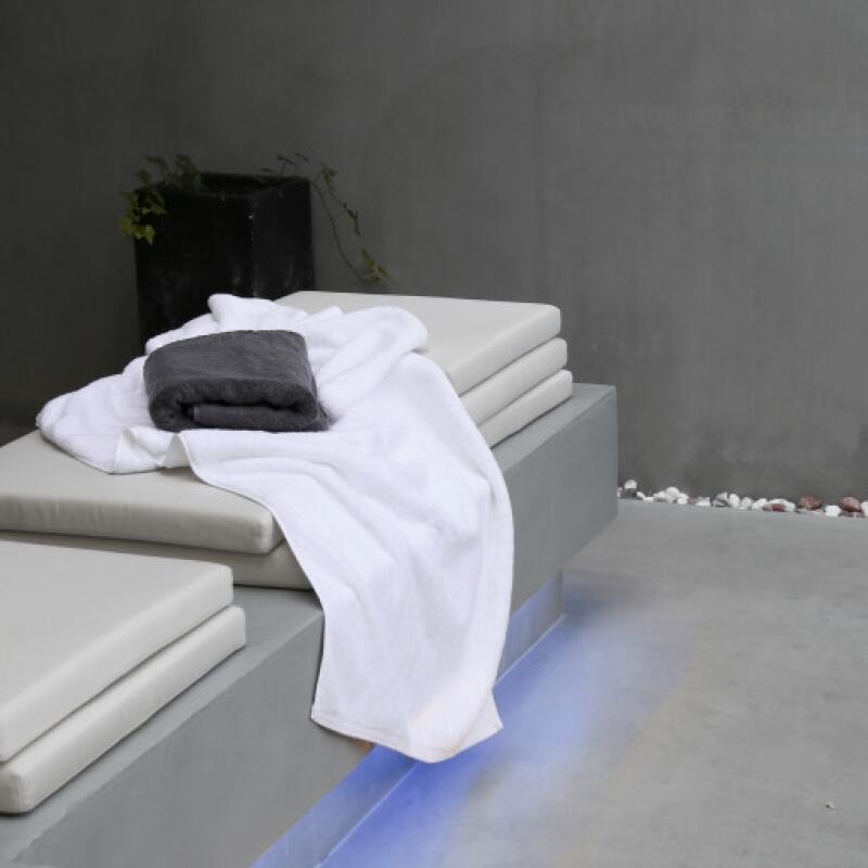 40 count bath towel 710 hotel resort shower towel white