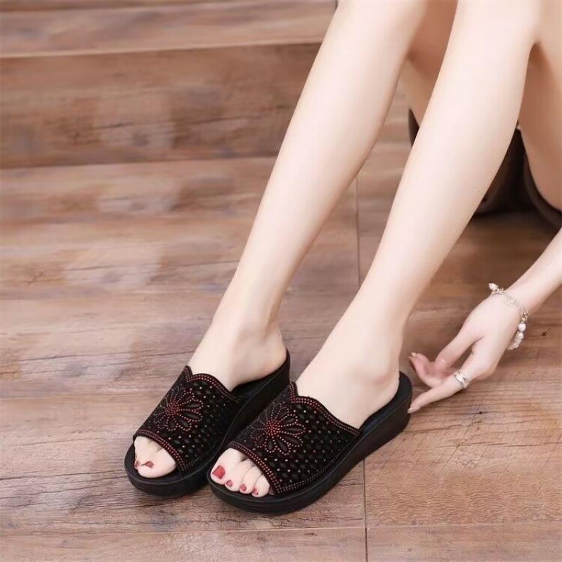 Summer Fashion Middle-aged Women's Slippers Mother Cool Slippers Women Wear Soft-soled Non-slip Comfortable Flat Sandals