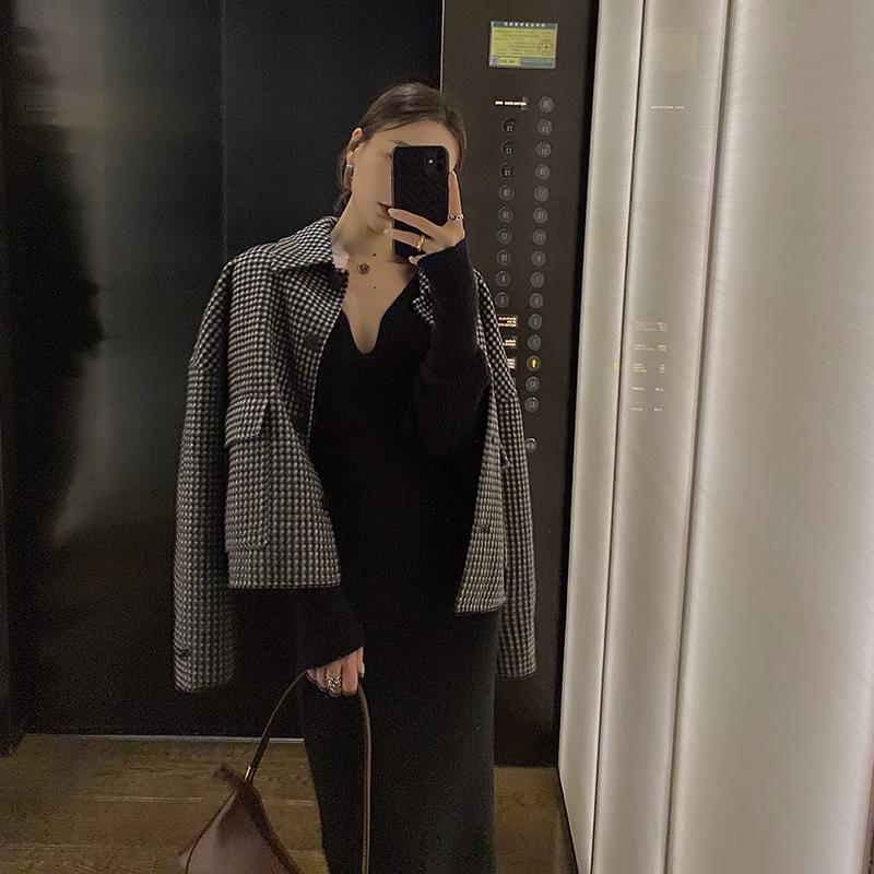 Tiefes Strickkleid mit U-Ausschnitt für Damen, Herbst und Winter, Retro-V-Ausschnitt, Langarm, vielseitiges Temperament, Pulloverkleid, Damenoberteile