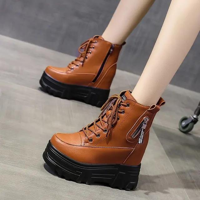New Women's Thick Soled Ankle Boots 2024 Winter Thick Soled Casual Sports Shoes High Top Leather Lace Up Short Boots