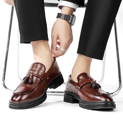 Mode Tofflor med tjock sula och tofsar Herr Läderloafers Mocassin Homme Calzado Hombre Nya Herrskor Affärsdejt Herrskor