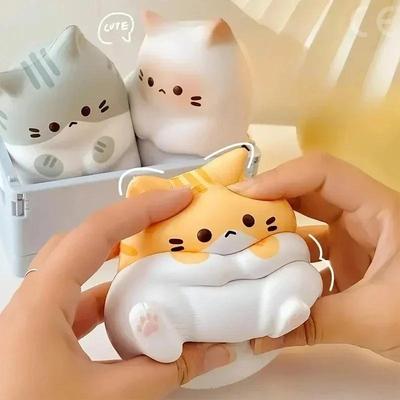 Kot Powoli Powracająca Zabawka Squishy, Kawaii Kot Piłeczka Antystresowa na Biurko Prezent Miękka Piankowa Zabawka do Ściskania dla Ukojenia Stresu i Relaksu