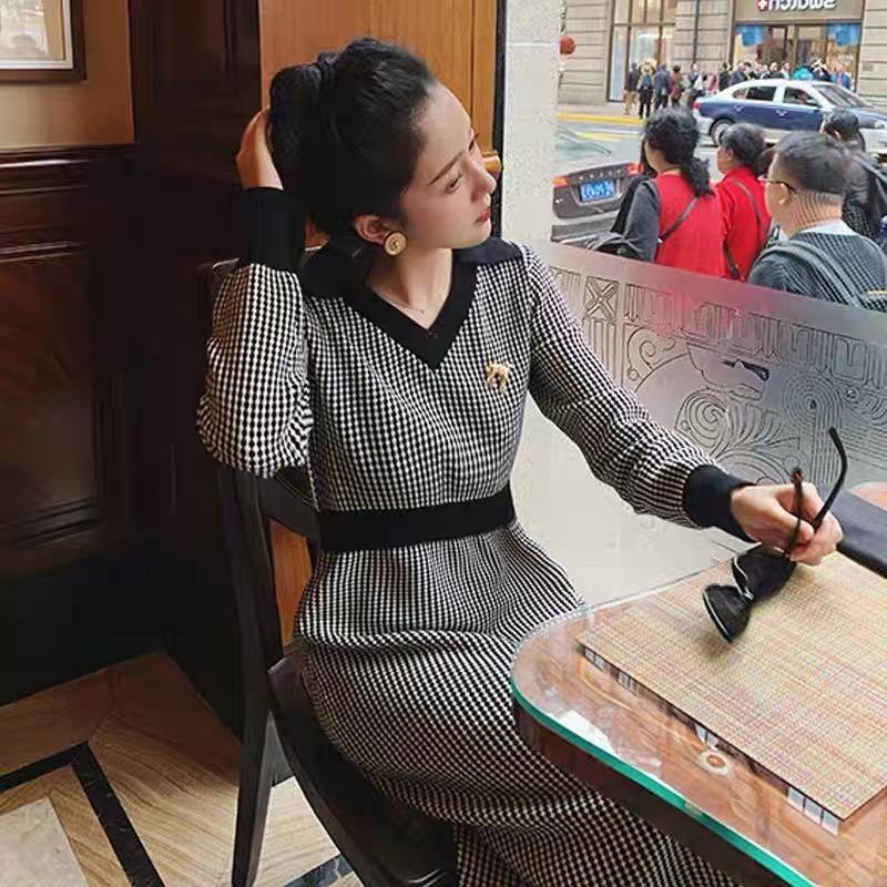 New autumn clothing waist temperament slim knee long dress V-neck knitted dress women's autumn and winter
