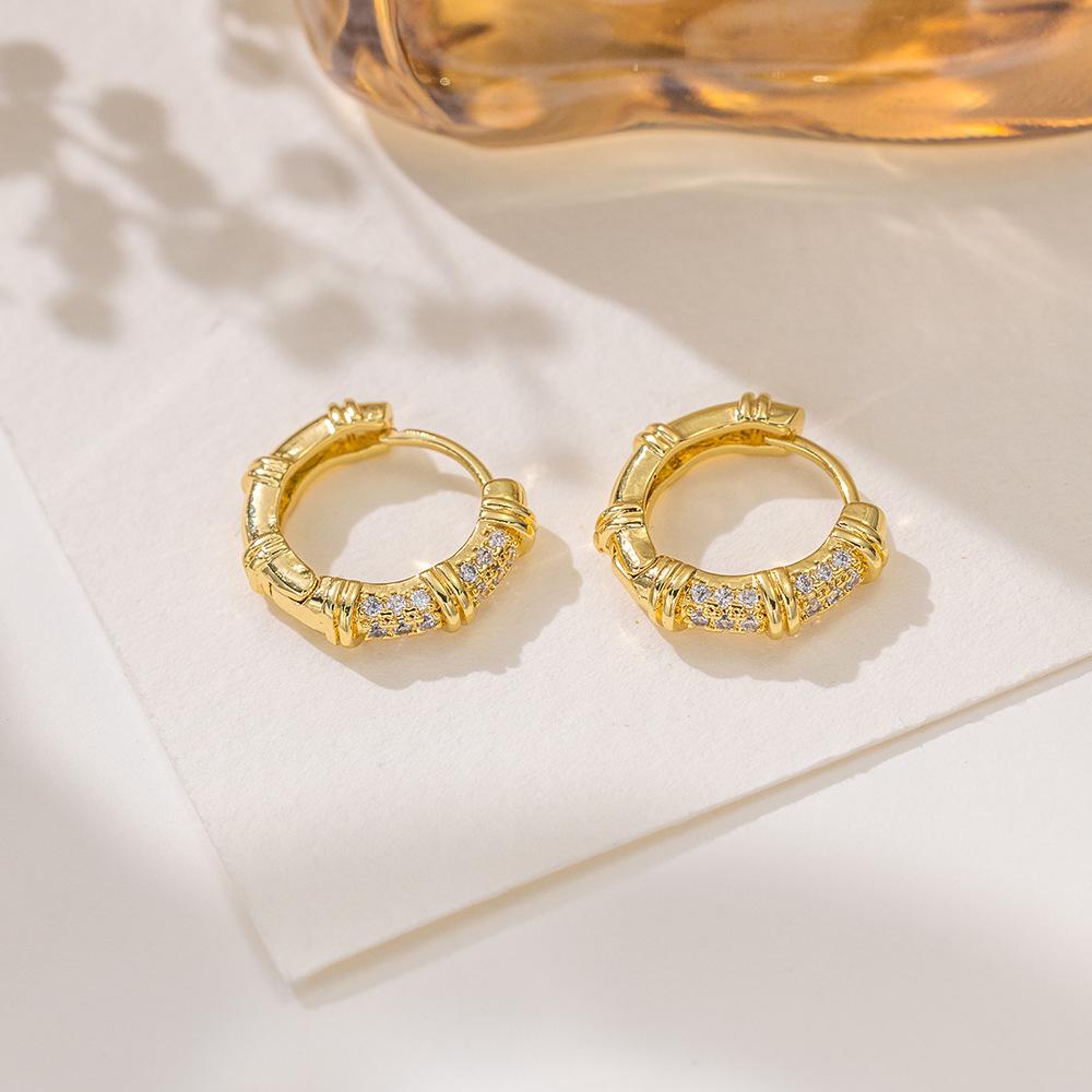 Elegant Diamond Inlaid Round Ear Cuffs and Stud Earrings - Fashionable Commuter Jewelry