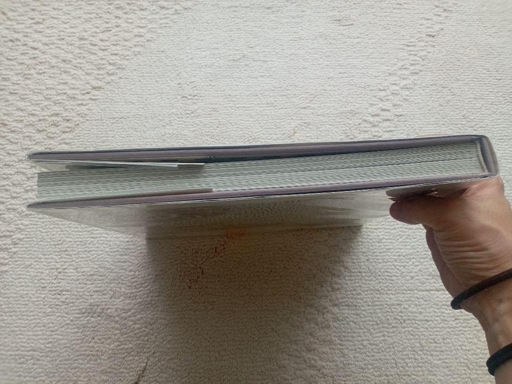 [USED] Photobook: Hidden Beauty Microworlds Revealed