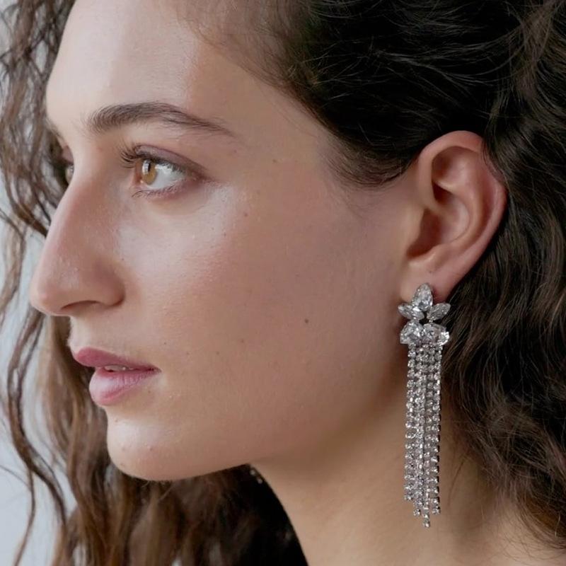 

Серьги с цветами. Трендовые нишевые стразы. Ультра-мигающий дизайн Su. Ощущение света. Роскошное украшение для ушей женское. серебряный