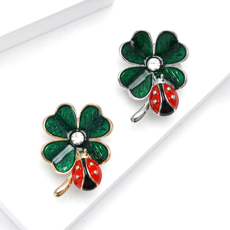 

Enamel Ladybug Four Leaf Clover Brooches For Women Unisex 2-Color Enamel Grass And Beetle Brooch Pins Gifts