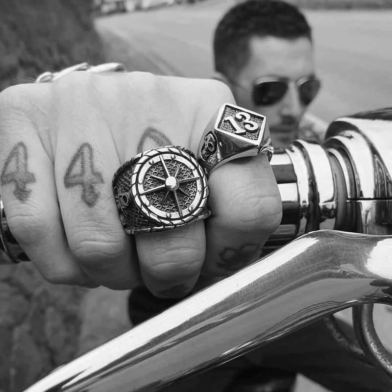 Anello Teschio Numero 13 Acciaio Inossidabile 316L Stile Punk Biker Gotico Gioielleria Taglia 7-19
