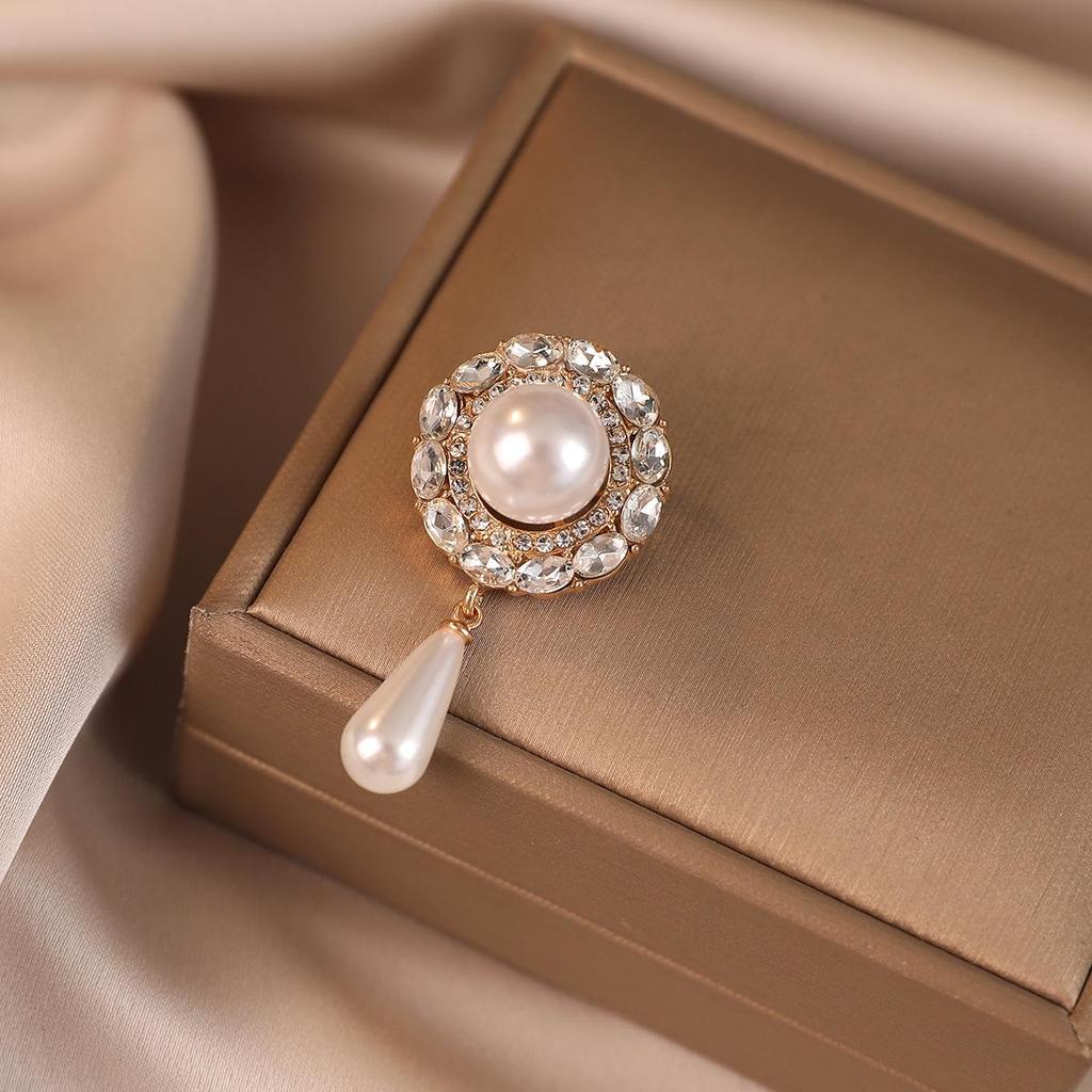 2026 High-End Butterfly Brooch: Elegant Summer Accessory for Shirts and Suits